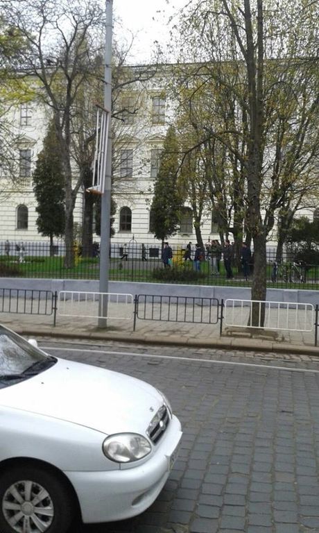 Во Львове студенты устроили погоню за веловором: фотофакт
