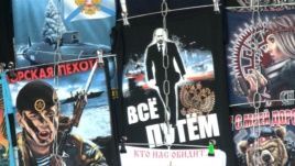 Хит-парад "крымских маразмов": от мочалок-триколоров до Путина на капоте