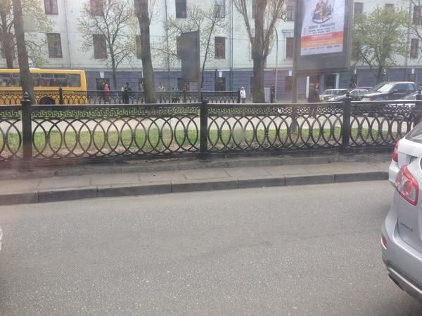 В центре Киева исчез "патриотичный забор": фотофакт