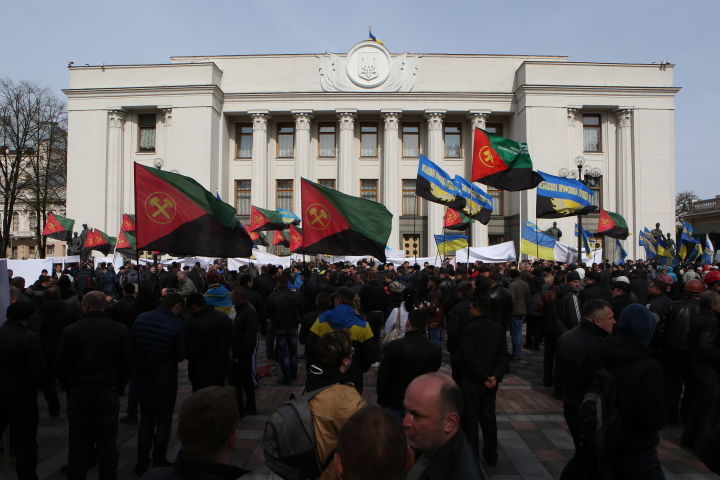  Энергетики присоединились к митингующим шахтерам