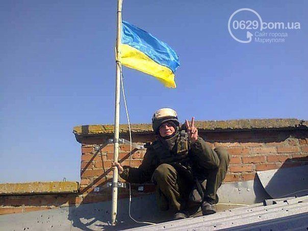 Батальон "Донбасс" в Широкино дразнит террористов украинским флагом