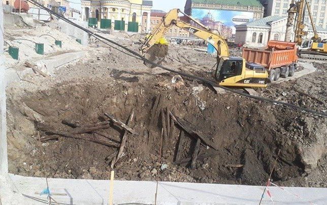 Строители "раскопали с мясом" улицу времен Киевской Руси на Подоле
