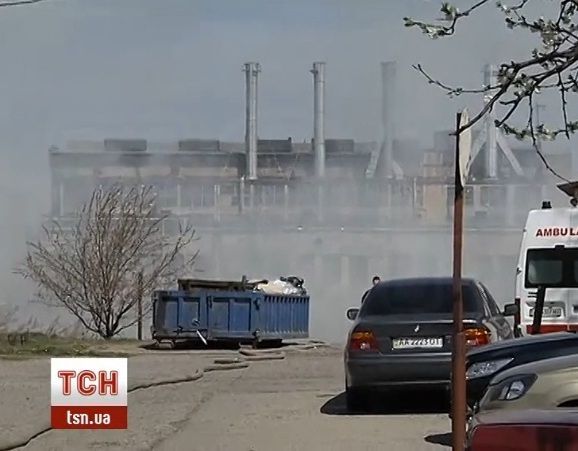 В Киеве на территории речного порта произошел пожар: видеофакт