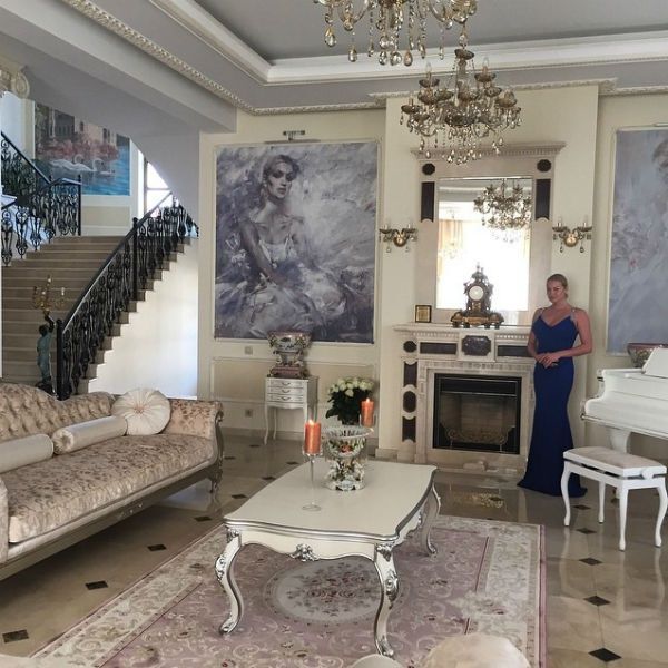 Волочкова похвасталась царским интерьером своего нового дома: фото особняка 