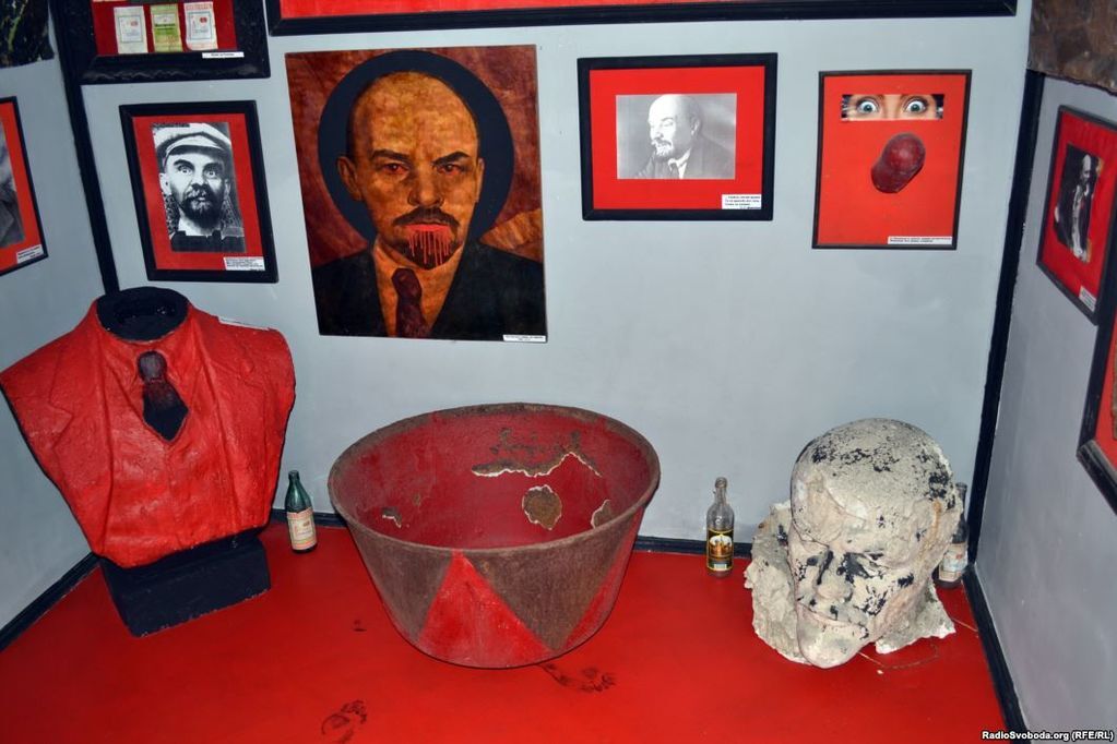 В Херсоне врач открыл "Музей тоталитаризма": фотоэкскурсия