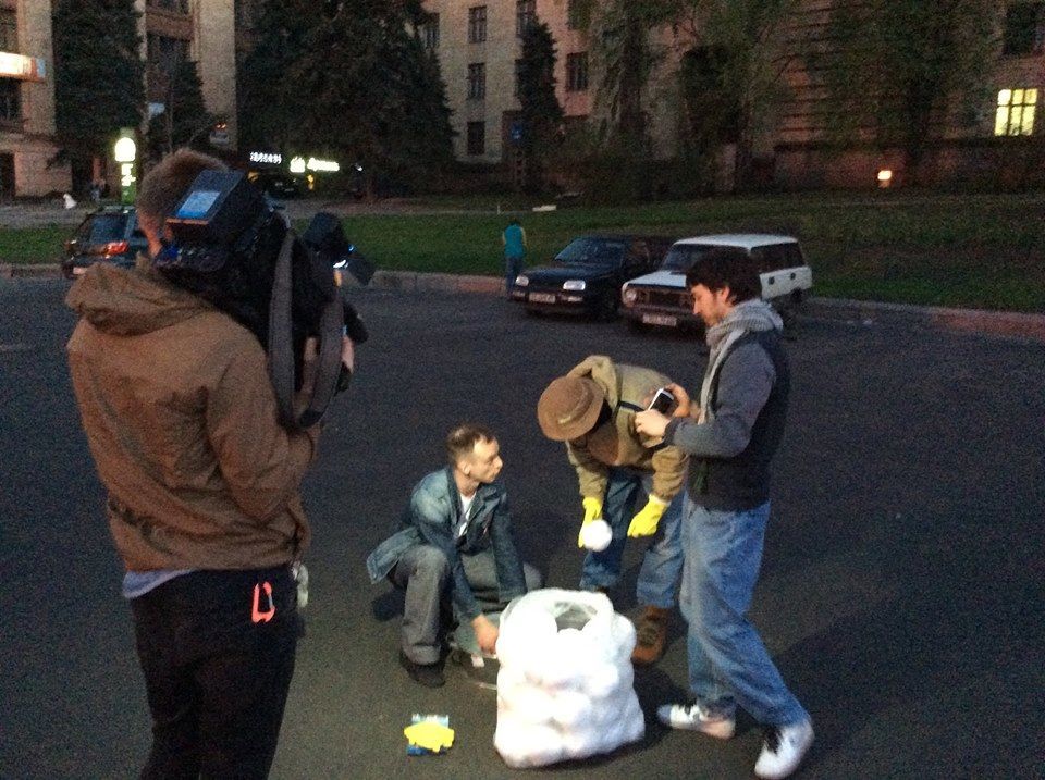В Днепропетровске в поддержку бойцов АТО зажгли огненный тризуб: фотофакт