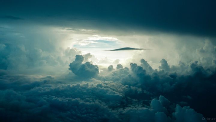 Фотограф заснял "Око небесное" на высоте более 9 тыс. метров