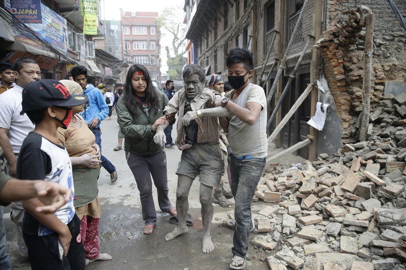 Землетрясение в Непале: погибли 1500 человек. Количество жертв растет