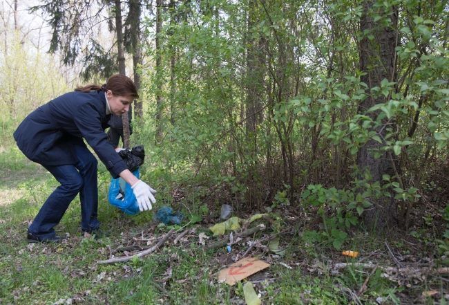 Жена Порошенко сделала селфи на уборке Труханового острова: фотофакт