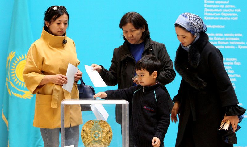 В Казахстане начались досрочные президентские вборы: фоторепортаж