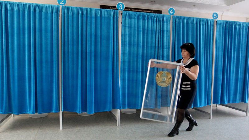 В Казахстане начались досрочные президентские вборы: фоторепортаж