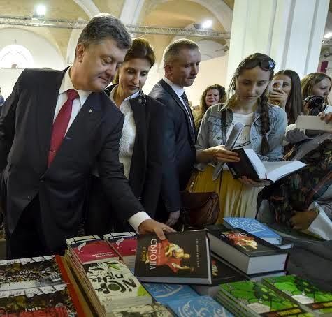 Чета Порошенко накупила книг на "Книжном Арсенале": фотофакт