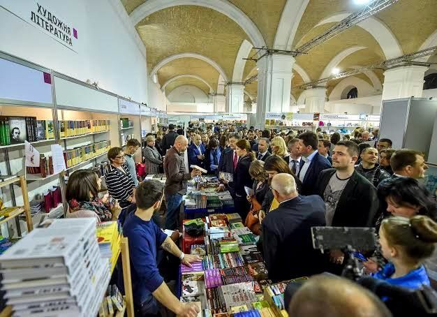 Чета Порошенко накупила книг на "Книжном Арсенале": фотофакт