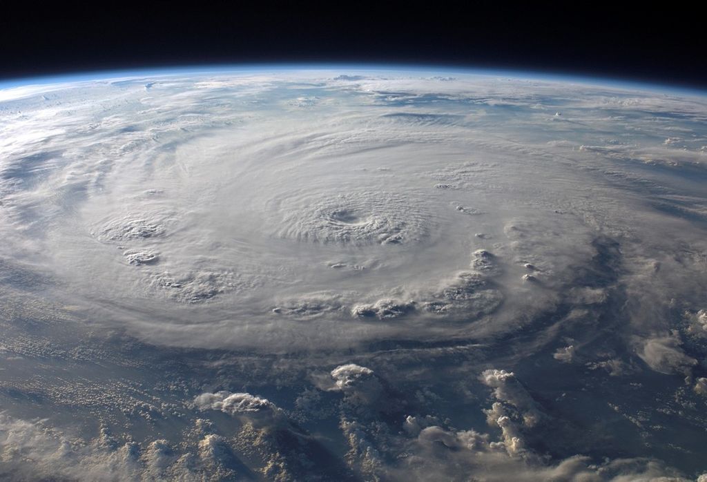Фото из космоса: самые разрушительные ураганы за 20 лет