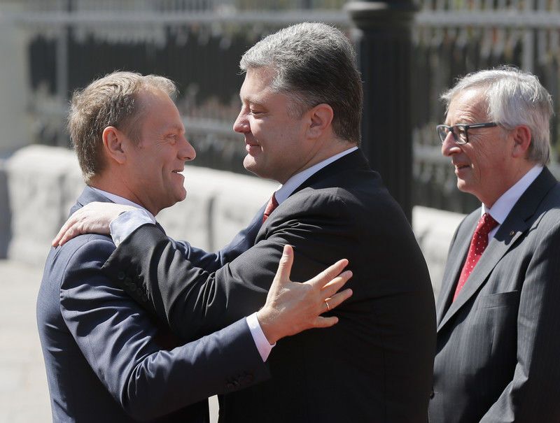 Порошенко, Туск и Юнкер перед саммитом встретились "тет-а-тет": опубликованы фото