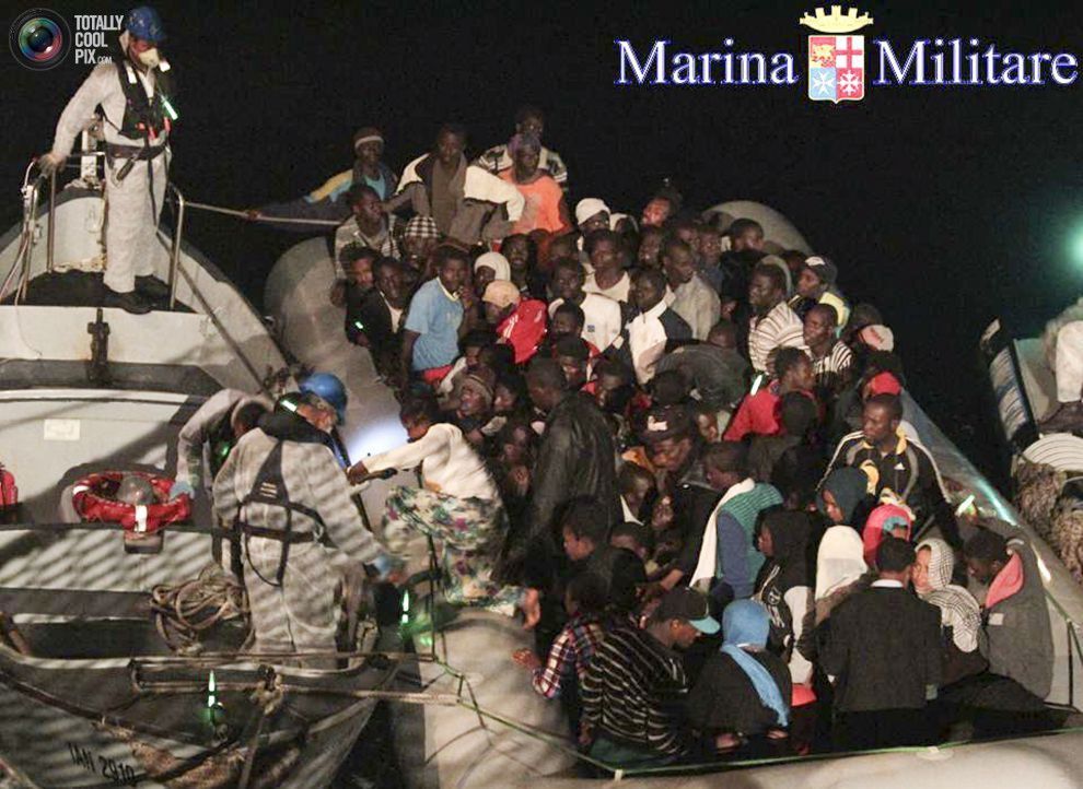 Шокирующие фото: нелёгкий путь мигрантов по морю в Европу