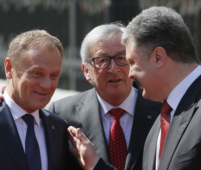 Порошенко, Туск и Юнкер перед саммитом встретились "тет-а-тет": опубликованы фото