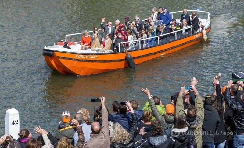 Нидерланды празднуют День Короля: красочные фото торжества