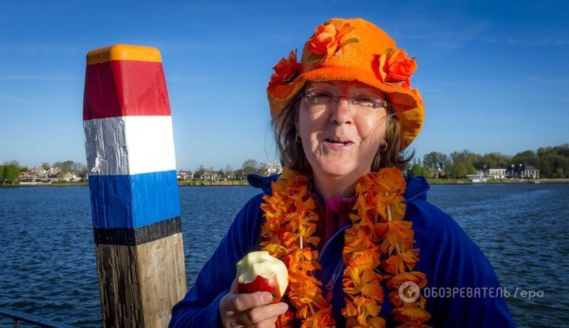 Нидерланды празднуют День Короля: красочные фото торжества