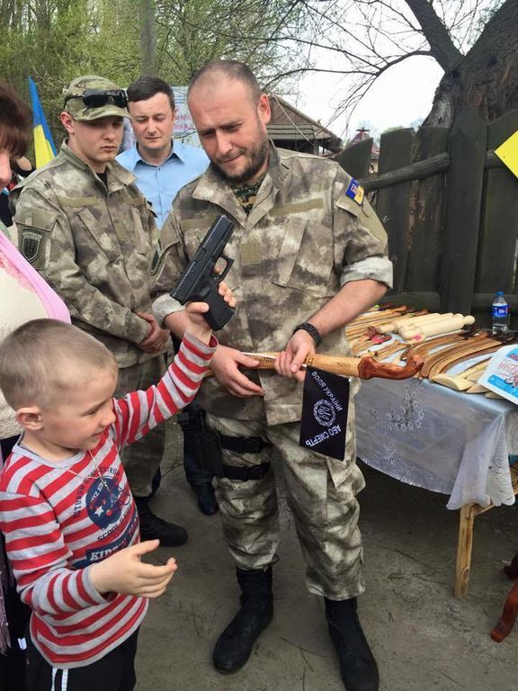 Ярош объяснил, почему нужно разрешить украинцам носить оружие