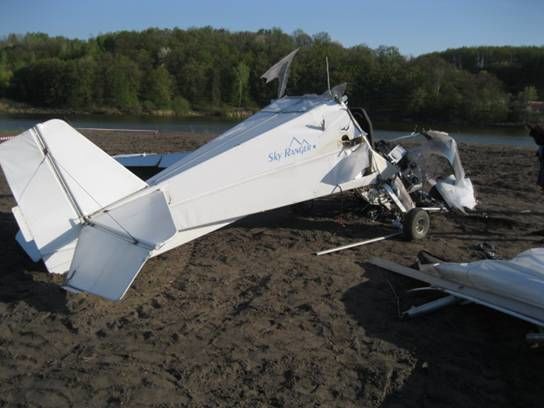 Под Киевом упал самолет: пилот и пассажирка госпитализированы