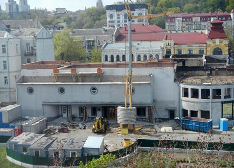 В Киеве обеспокоены подозрительным ремонтом кинотеатра "Жовтень"