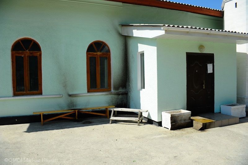 В Крыму мечеть забросали "коктейлями Молотова": фотофакт