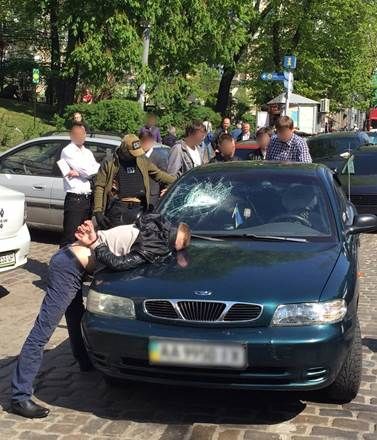 В центре Киева СБУ задержала следователей-взяточников