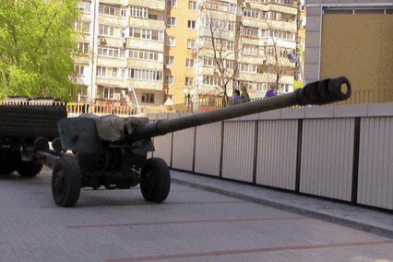 Під приводом параду терористи повертають у Донецьк "відведену" техніку: фото- і відеофакт