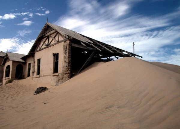 Заброшенный город призраков в пустыне Намиб
