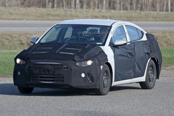 Фотошпигуни зловили новий седан Hyundai Elantra