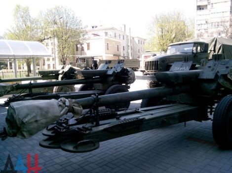 Террористы вытащат на "парад" в Донецке небоеспособную технику: опубликованы фото