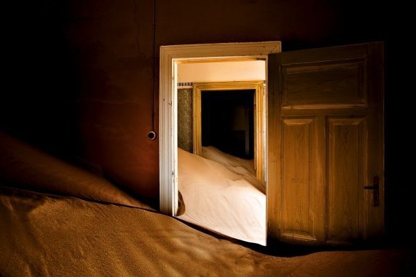 Заброшенный город призраков в пустыне Намиб