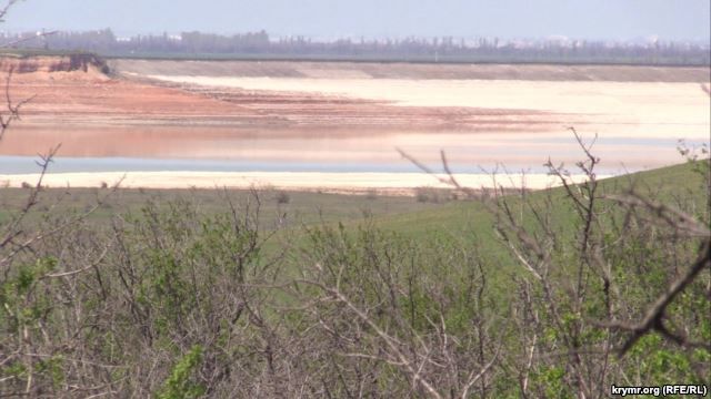 В Крыму критически обмелел резервный источник водоснабжения: фотофакт