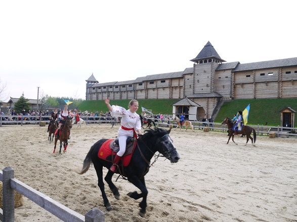 Под Киевом прошел конно-трюковой фестиваль