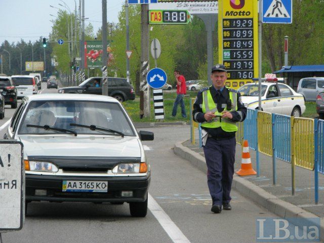 В Киеве ВАЗ на полном ходу сбил ребенка на "зебре"