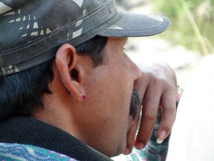 Мужские секреты: зачем на мизинце длинный ноготь?