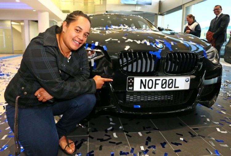 За веру в розыгрыш 1 апреля женщина получила новый BMW