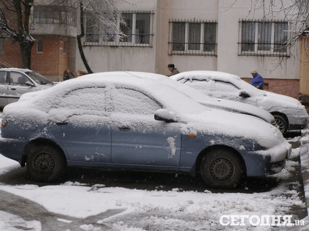 На запад Украины вернулась зима: сказочные фото заснеженных Львова и Ивано-Франковска 