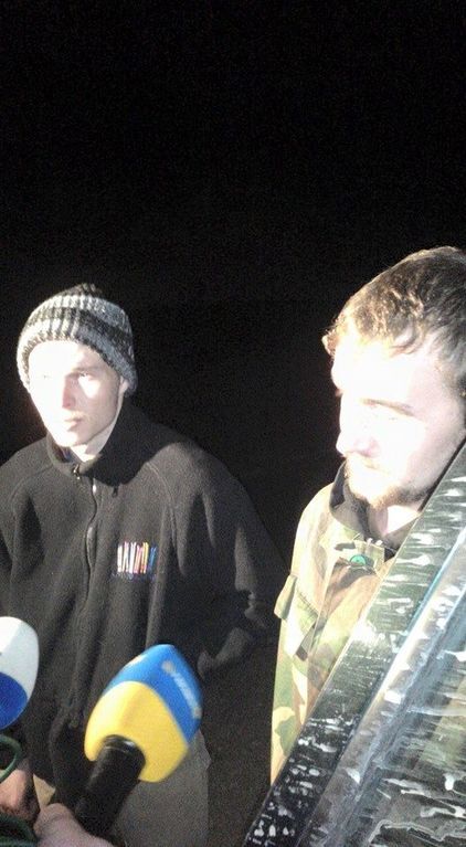 Из плена боевиков освободили двух украинских военных: фотофакт