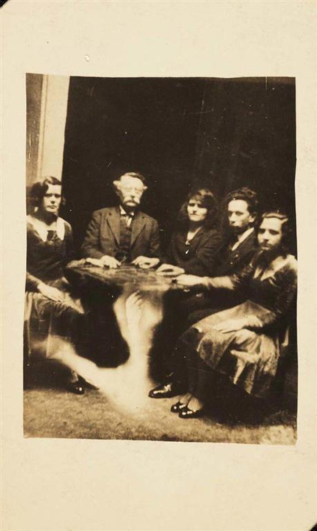 Снимки с призраками или ещё один вариант дикой викторианской фотографии