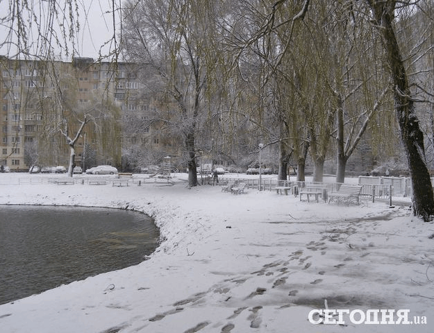 На запад Украины вернулась зима: сказочные фото заснеженных Львова и Ивано-Франковска 