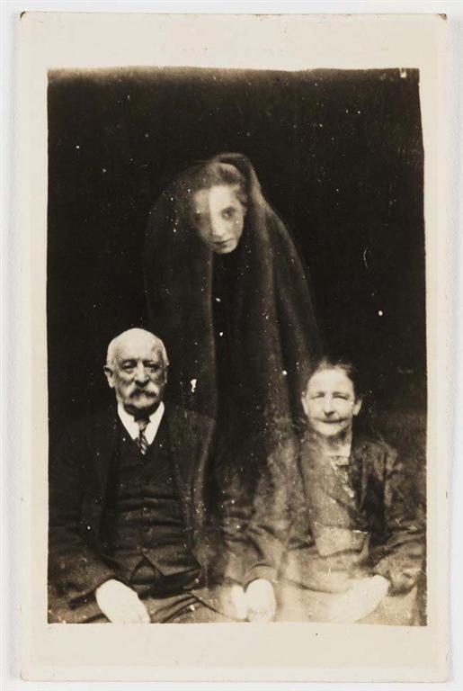 Снимки с призраками или ещё один вариант дикой викторианской фотографии