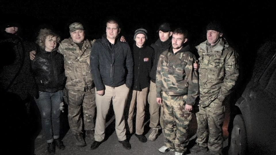 Из плена боевиков освободили двух украинских военных: фотофакт