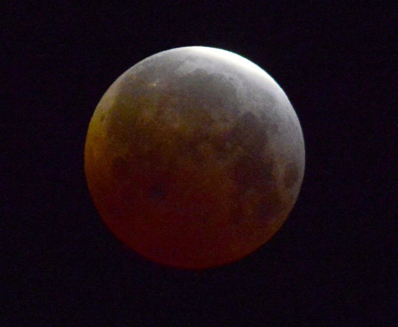 Мир увидел "кровавое" лунное затмение. Фото, видео