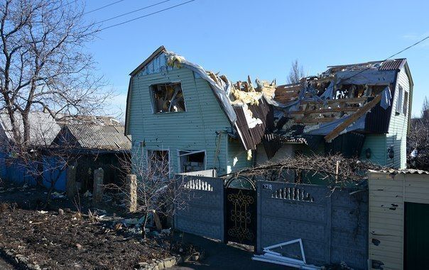 "Здесь жЫвут": опубликованы фото из разрушенного Дебальцево