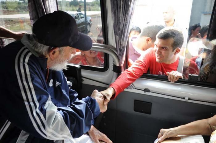 Фидель Кастро впервые за 14 месяцев показался кубинцам. Фотофакт