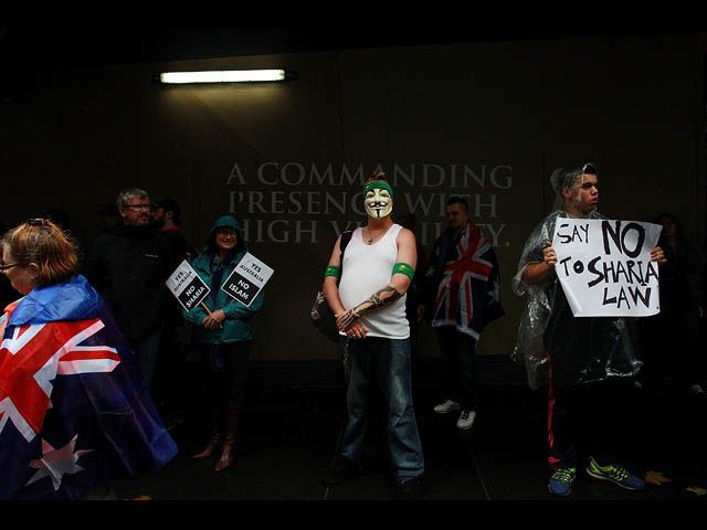 "Возродим Австралию": тысячи людей вышли на митинг против исламизации страны. Фотофакт