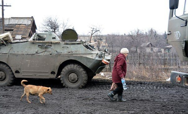 "Здесь жЫвут": опубликованы фото из разрушенного Дебальцево