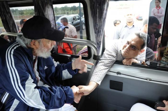 Фидель Кастро впервые за 14 месяцев показался кубинцам. Фотофакт